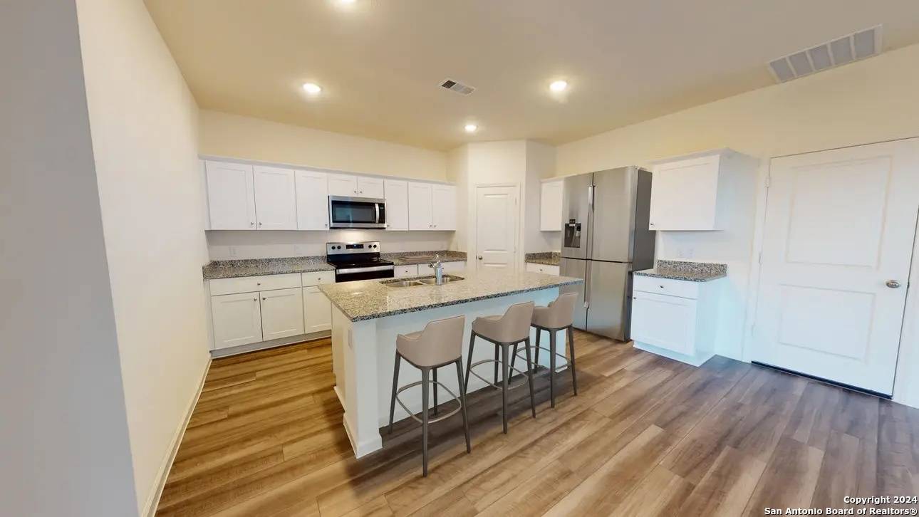 San Antonio, TX 78252,7721 Fox View