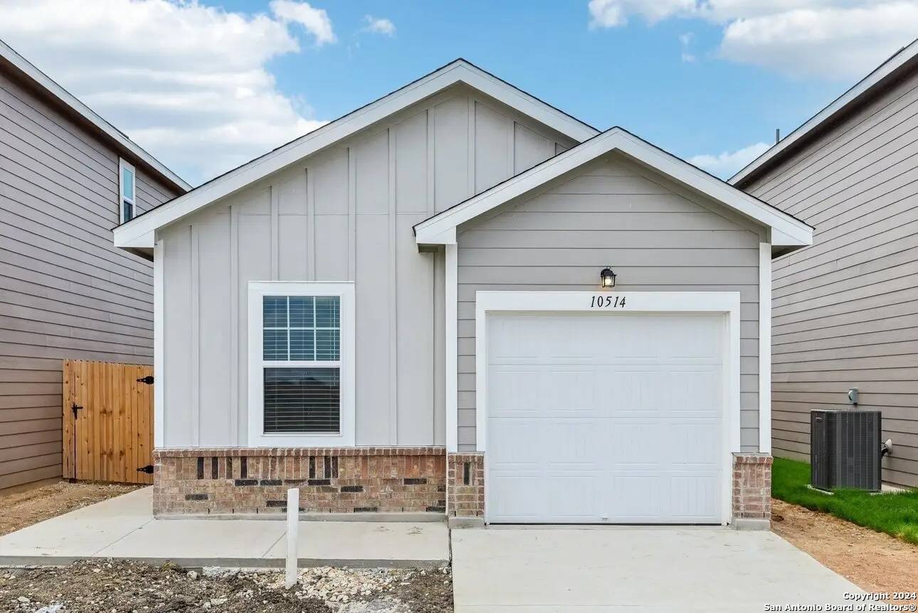 Adkins, TX 78101,833 Barnacle Court