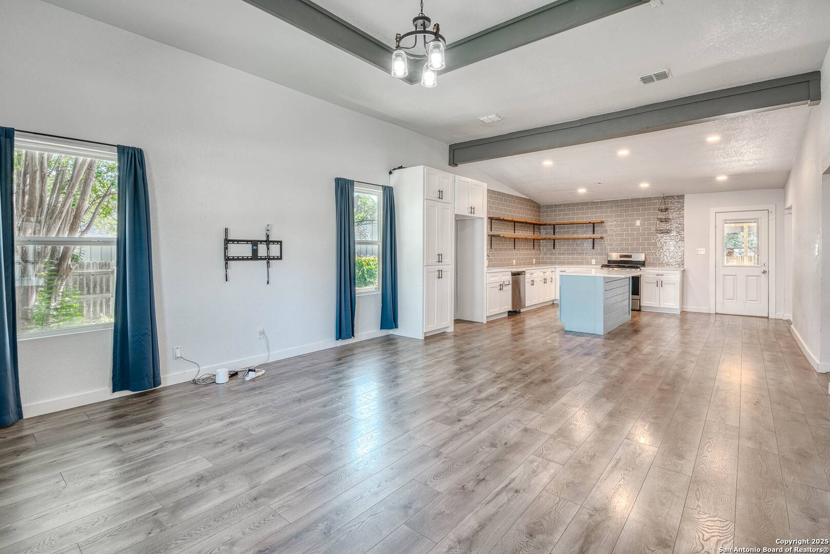 Hondo, TX 78861,1301 Avenue K
