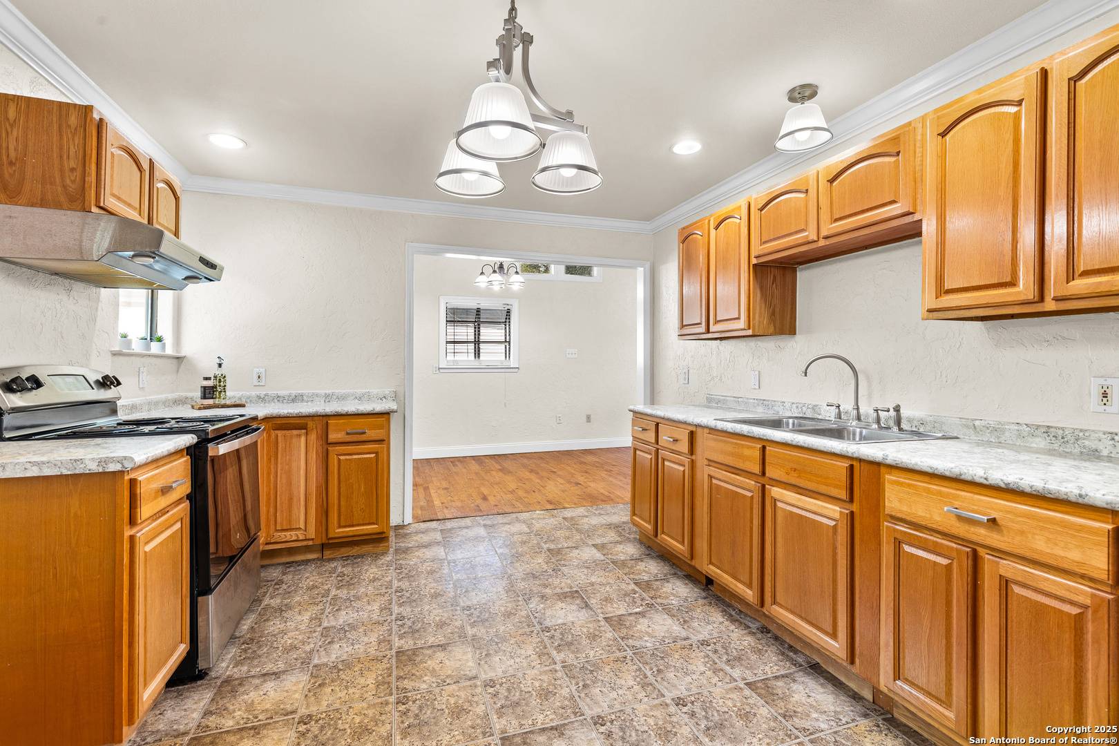 San Antonio, TX 78228,830 Overhill