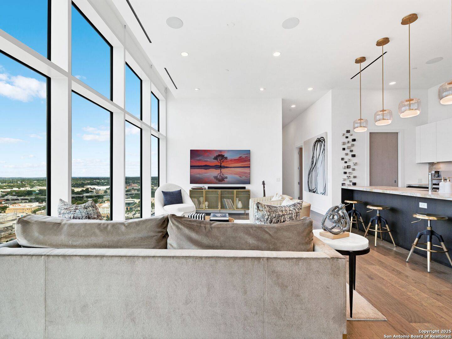 San Antonio, TX 78205,123 LEXINGTON AVENUE UNIT 1806