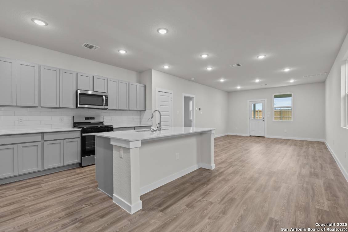 San Antonio, TX 78214,9962 Forestier Green