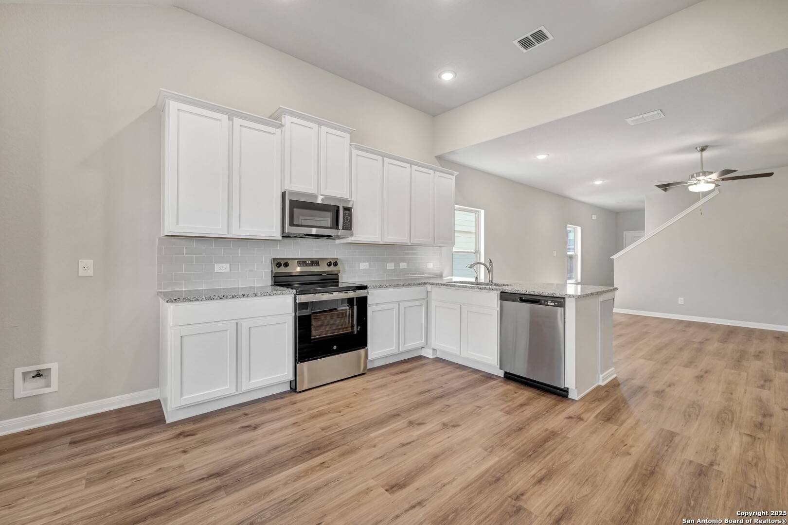 Converse, TX 78109,10407 White Hart Lane