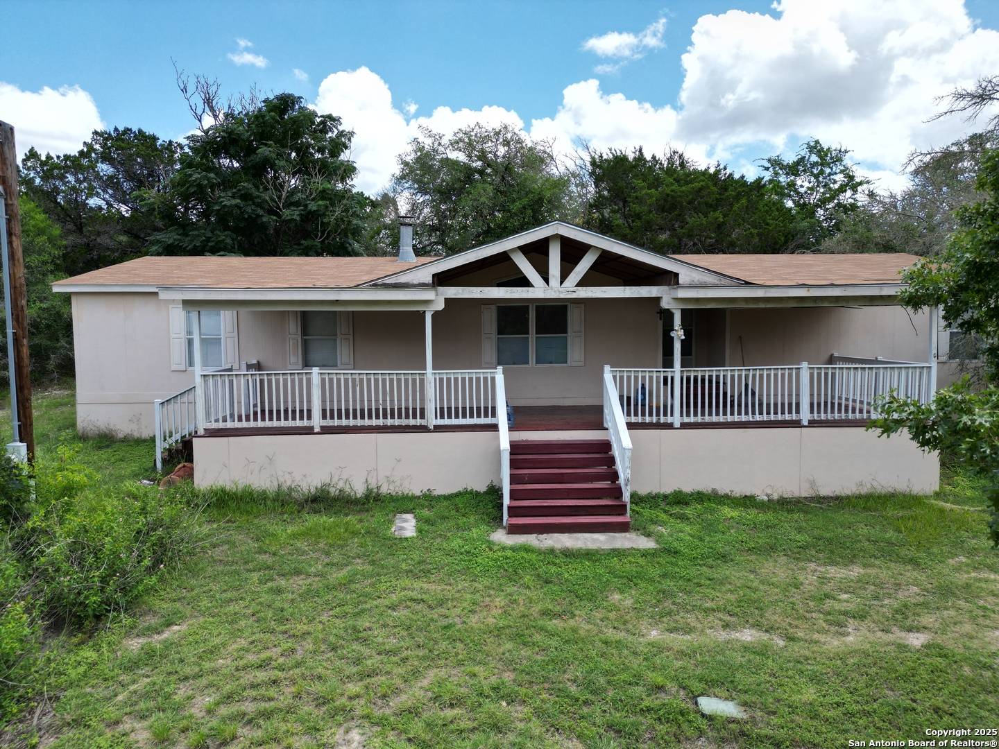 Helotes, TX 78023,438 Private Road 180