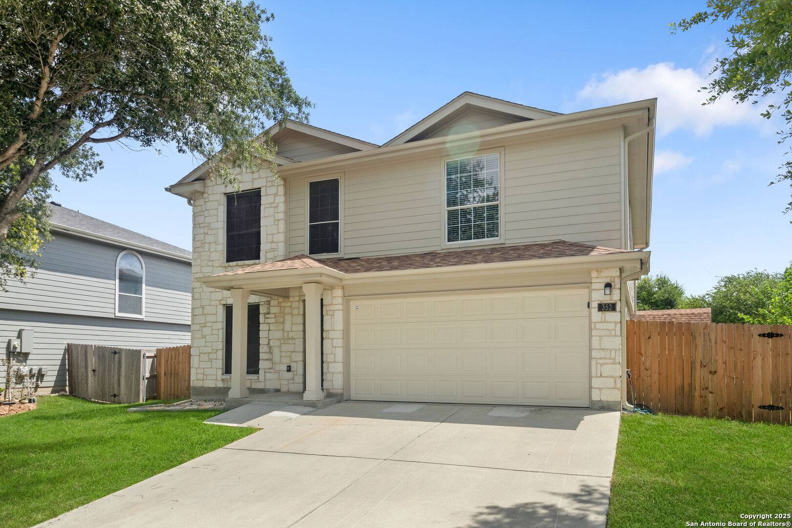 New Braunfels, TX 78130,352 Solitaire