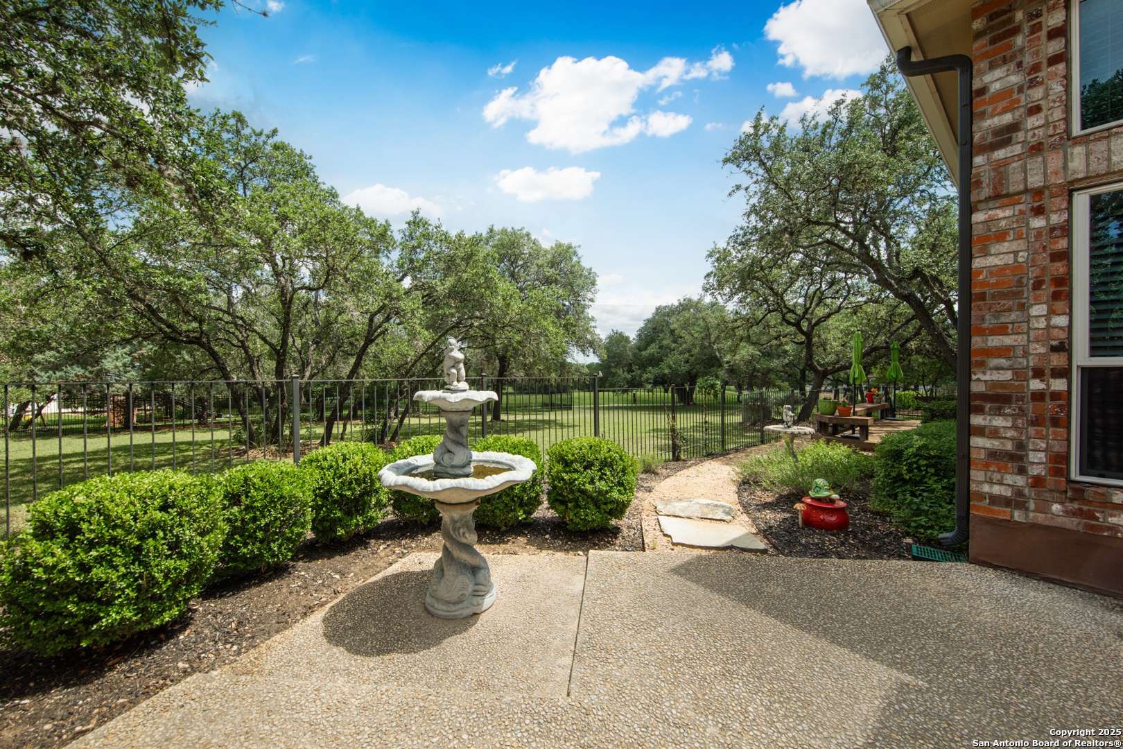 San Antonio, TX 78257,4 Horns Cross