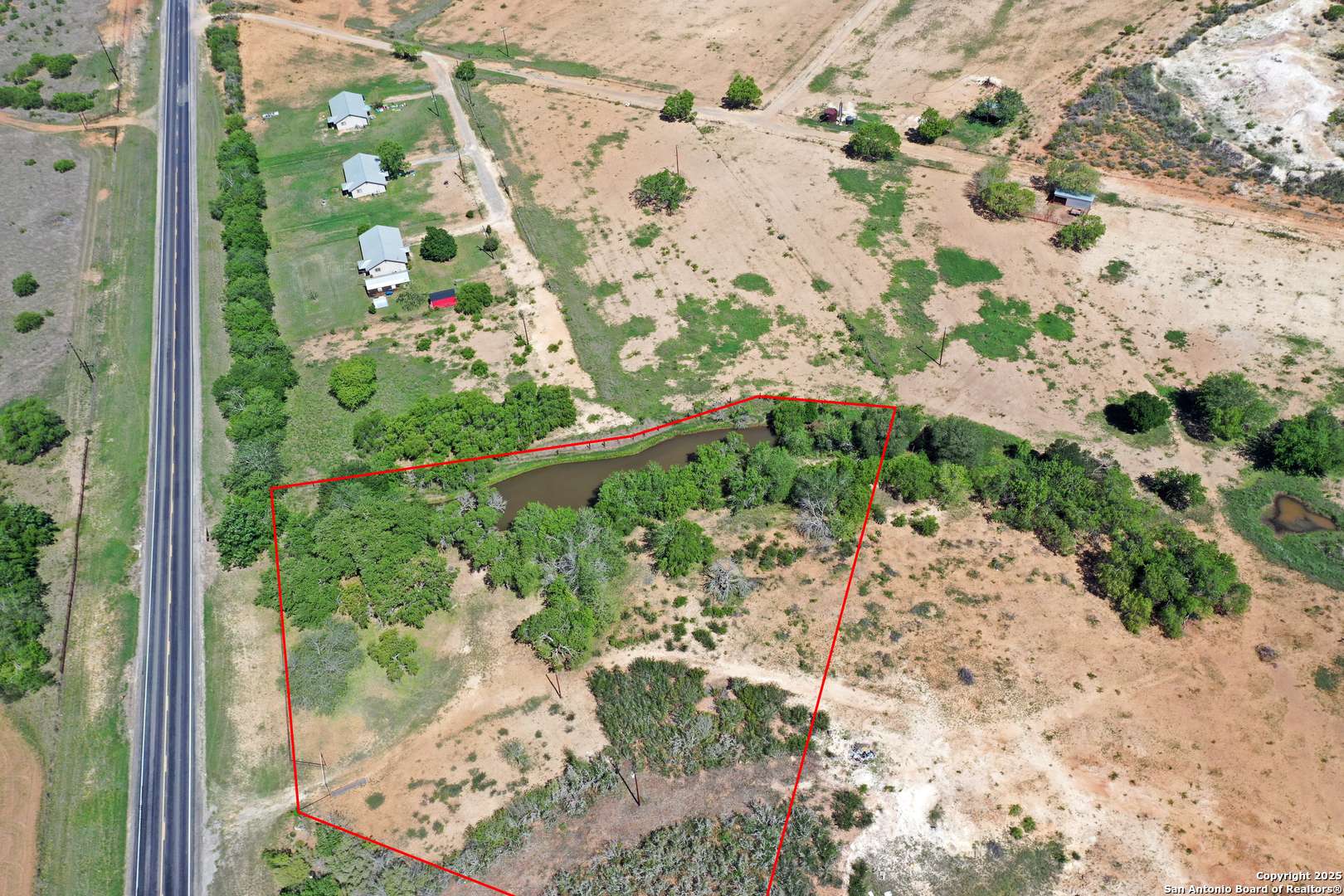 Devine, TX 78016,3894 State Highway 173