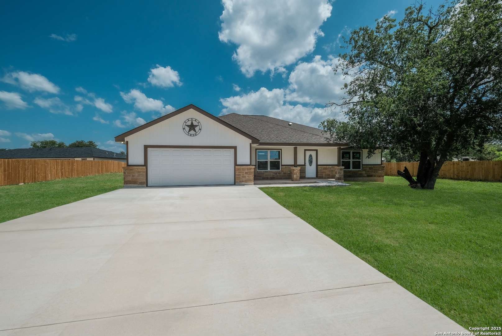 Castroville, TX 78009,1020 County Road 4516