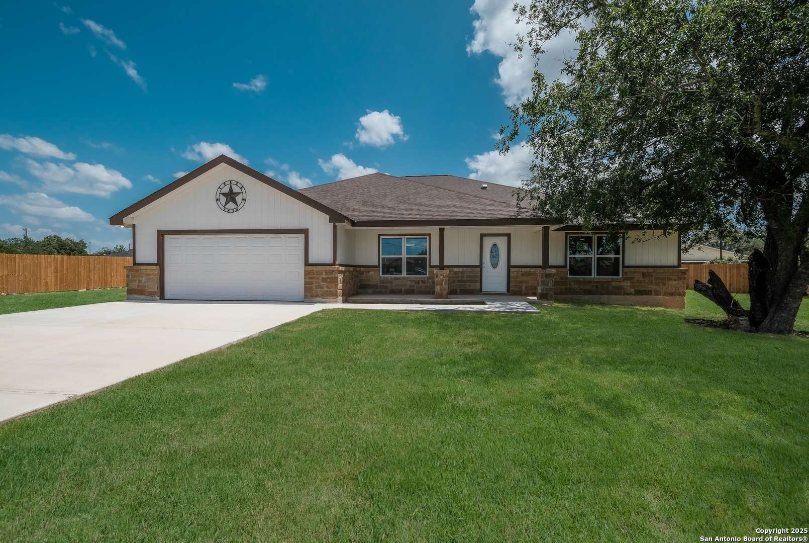 Castroville, TX 78009,1020 County Road 4516