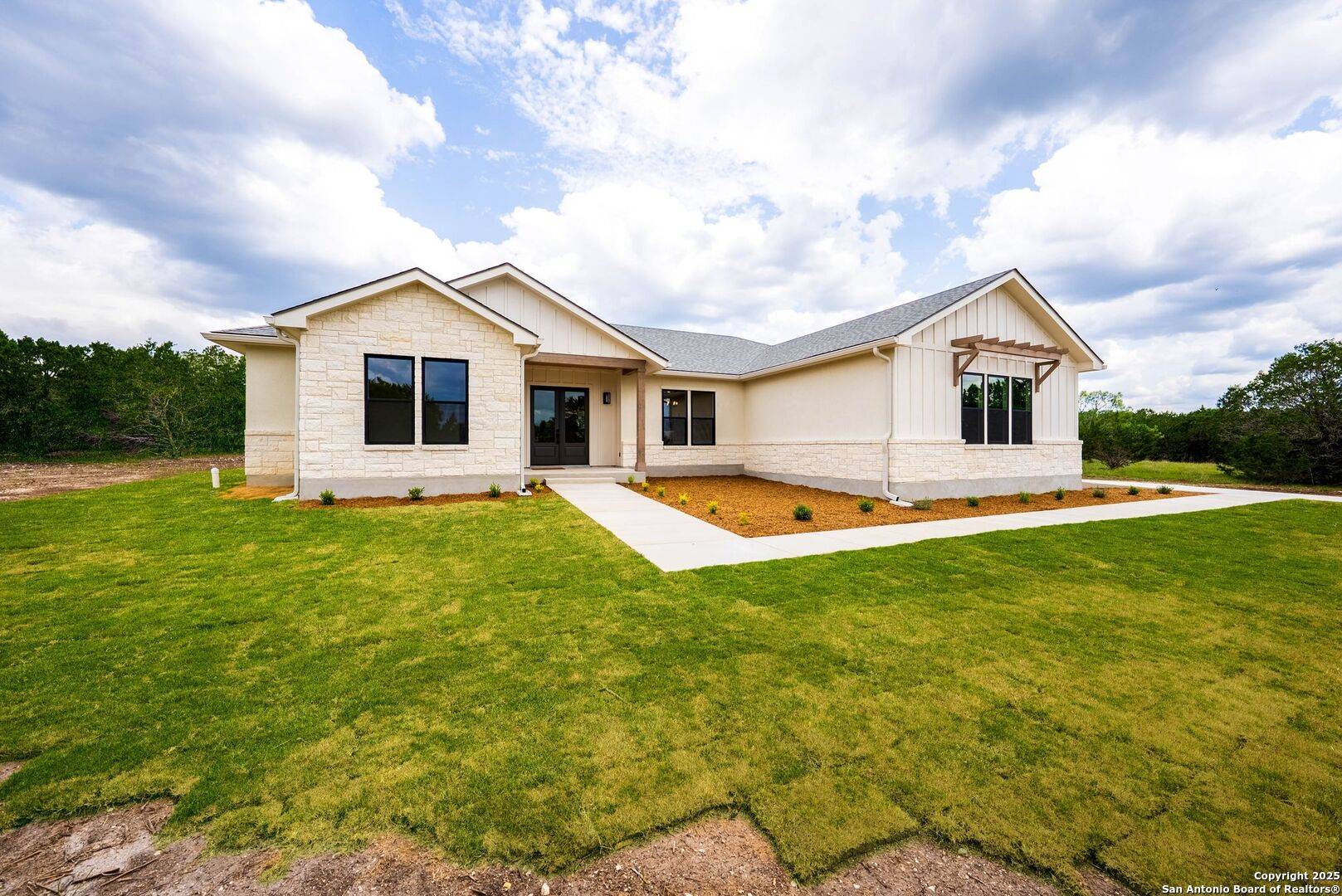 Pipe Creek, TX 78063,265 Vaquero Dr