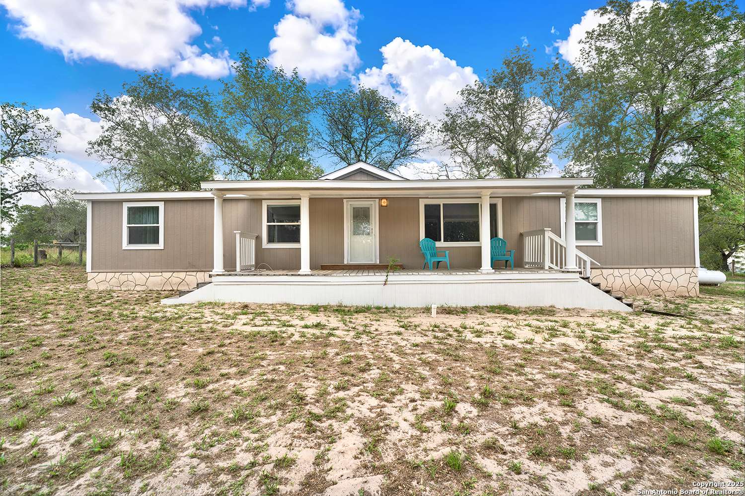 Floresville, TX 78114,1019 Eagle Creek Dr