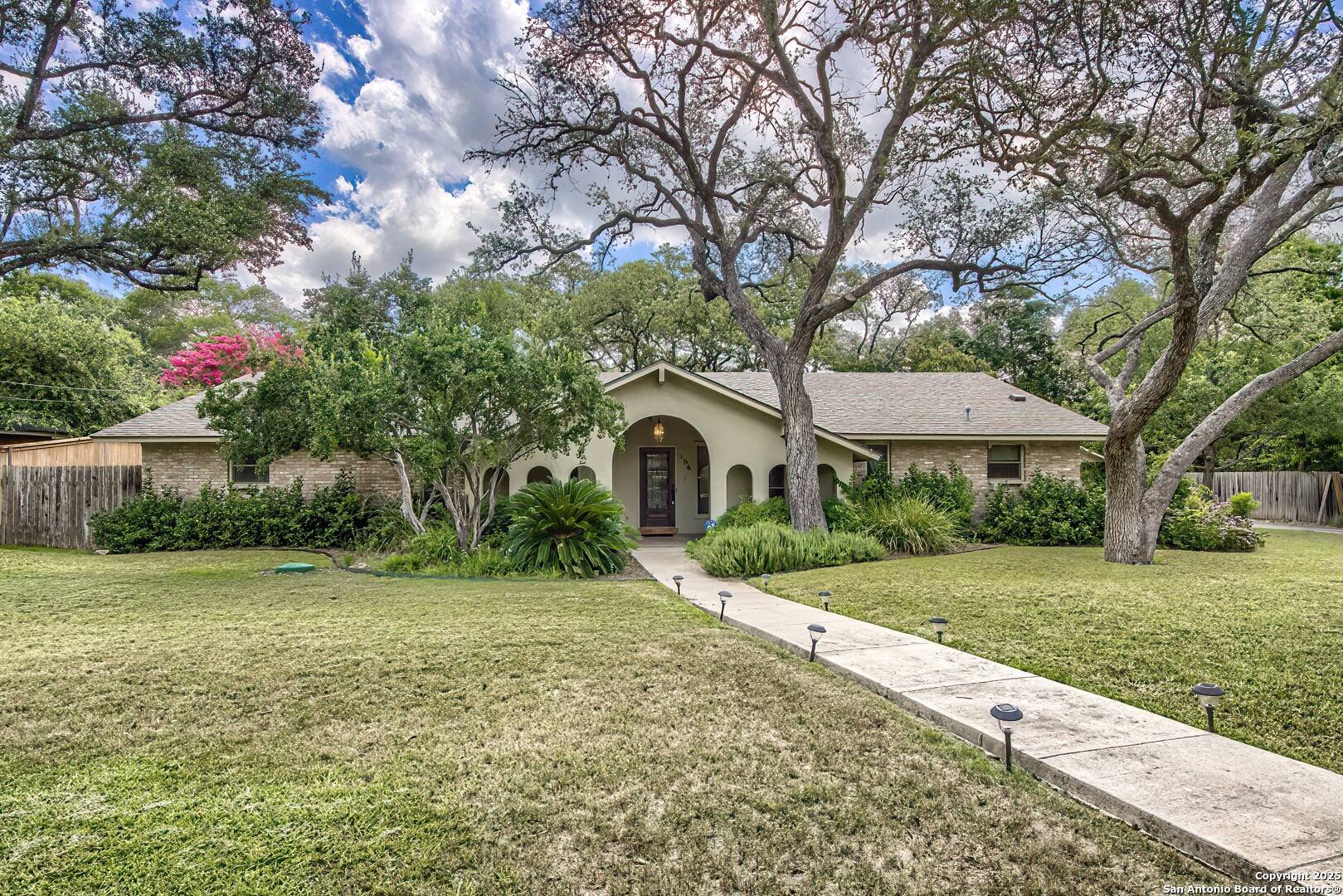 Hollywood Park, TX 78232,106 Avenida Del Sol