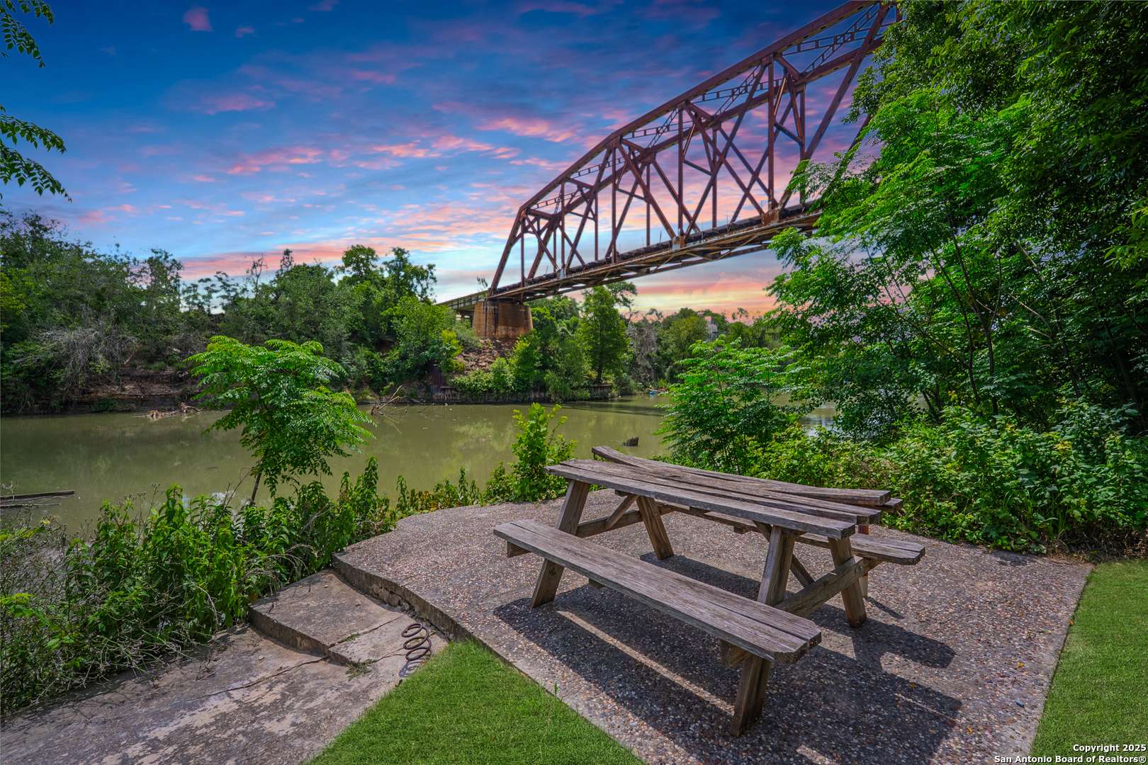 Mcqueeney, TX 78123,9071 Fm 725