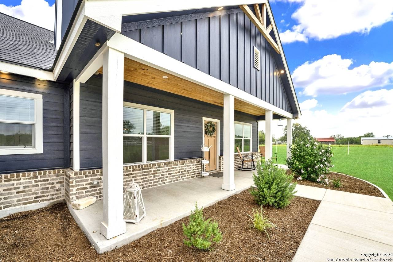 La Vernia, TX 78121,1474 County Road 342
