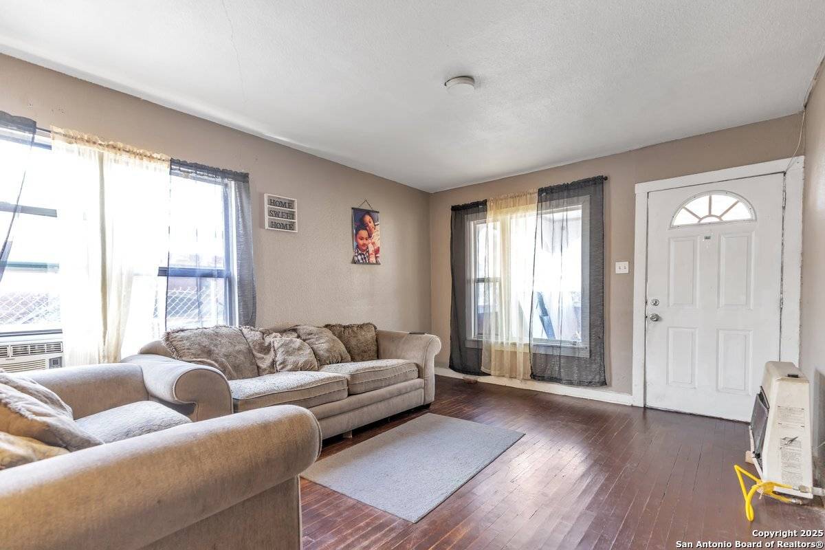 San Antonio, TX 78202-2507,446 BLUE BONNET ST