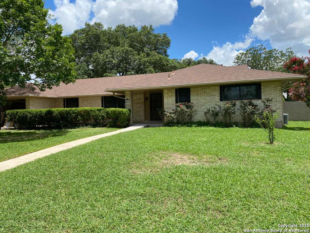 Windcrest, TX 78239,749 Windrock