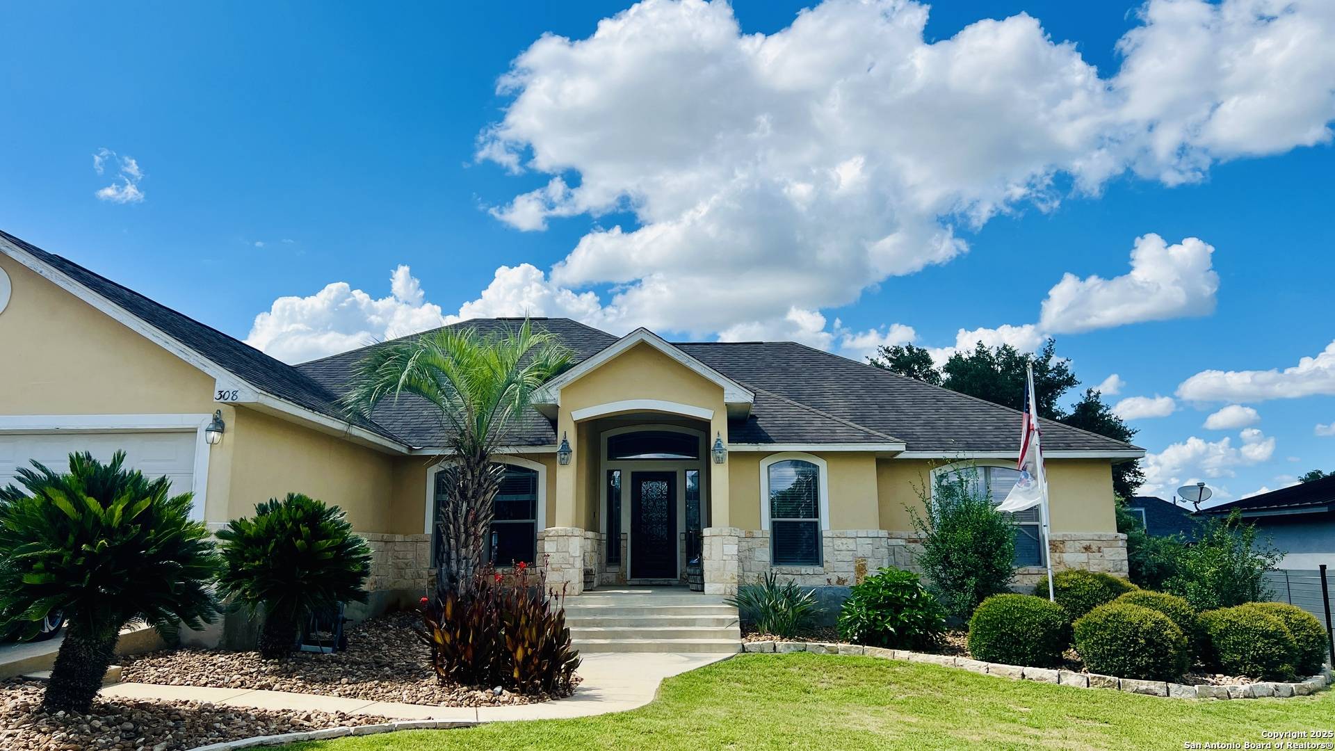 Pleasanton, TX 78064,308 Edgehill