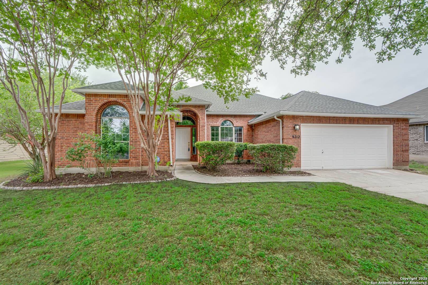 Helotes, TX 78023,9212 Holly Star