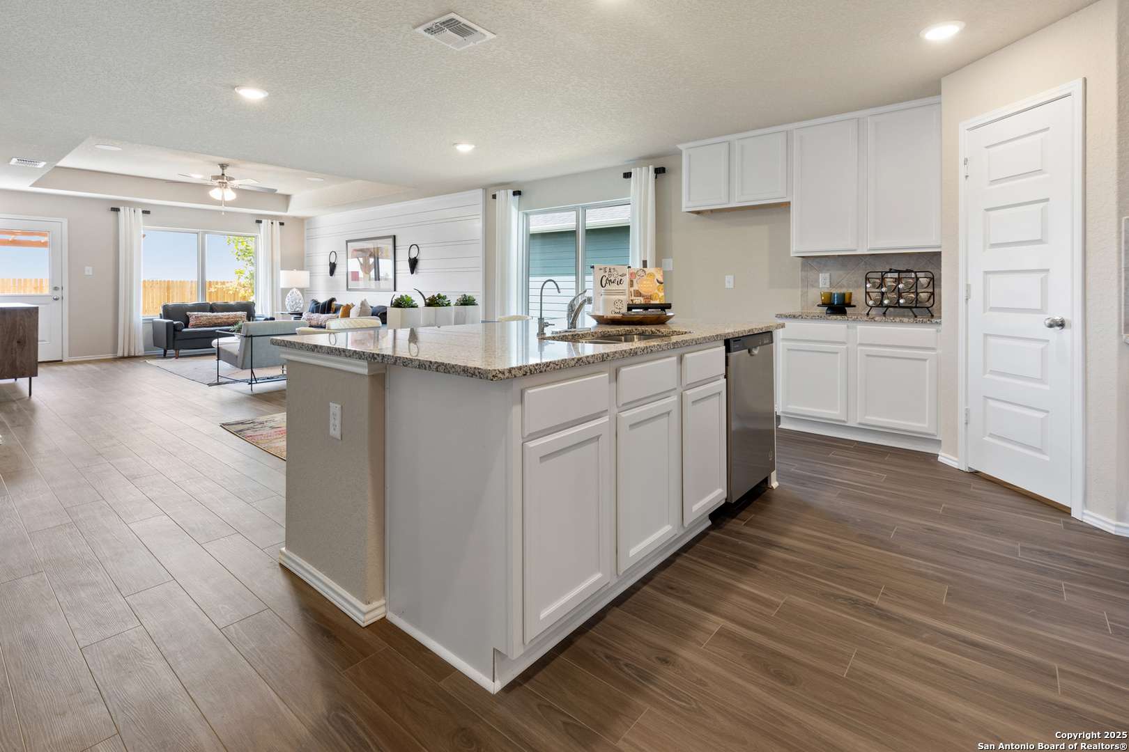 Seguin, TX 78155,425 Lina Way