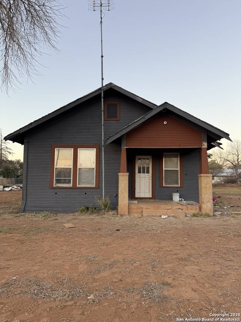 Pearsall, TX 78061,505 rio grande