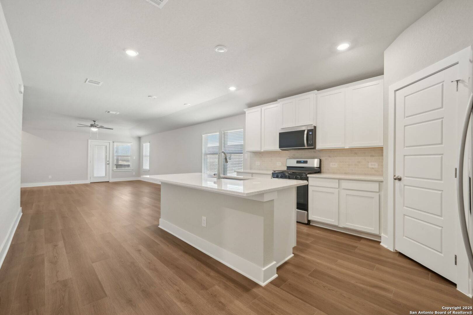 San Antonio, TX 78233,15523 Comanche Deer