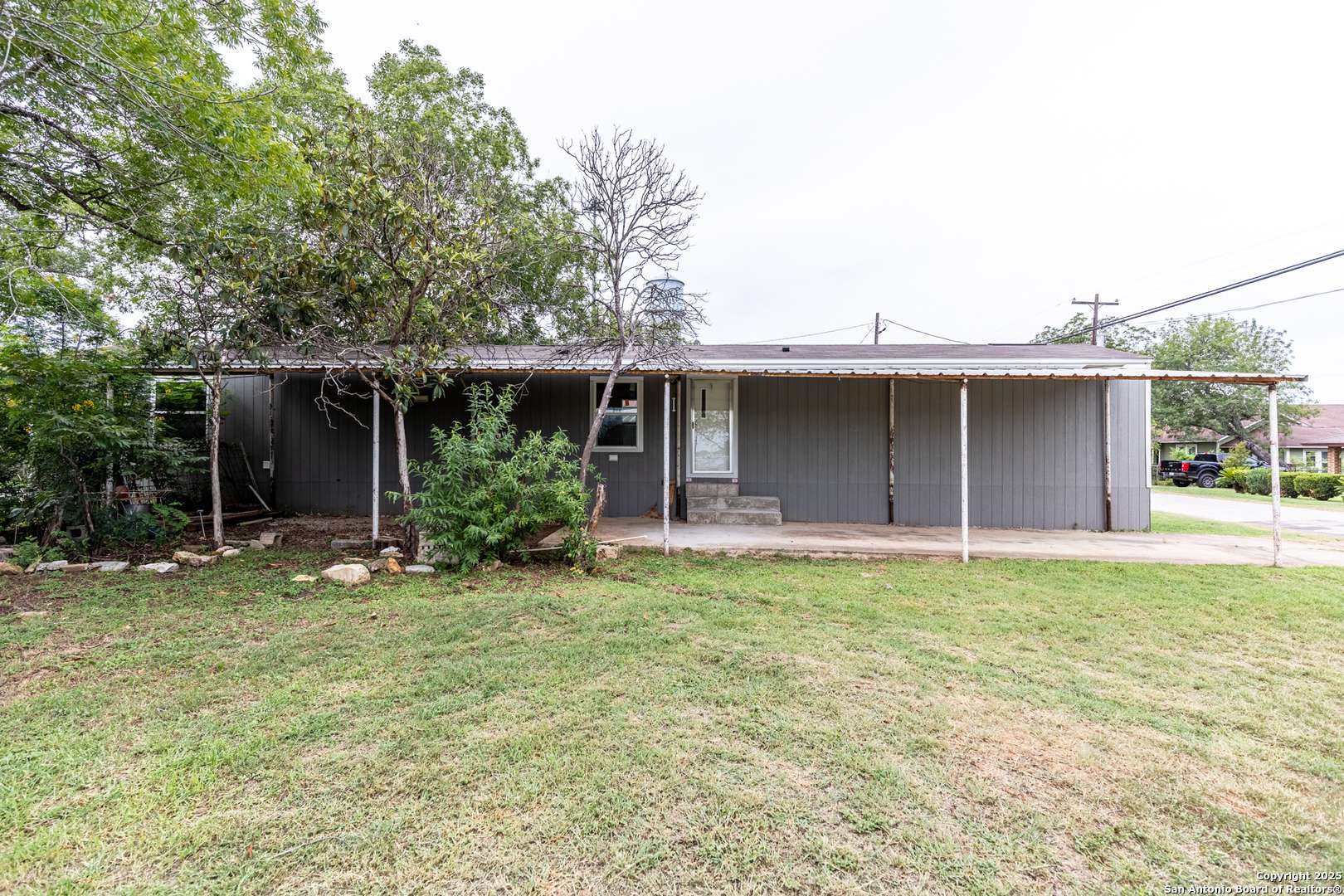 Floresville, TX 78114,1114 Standish