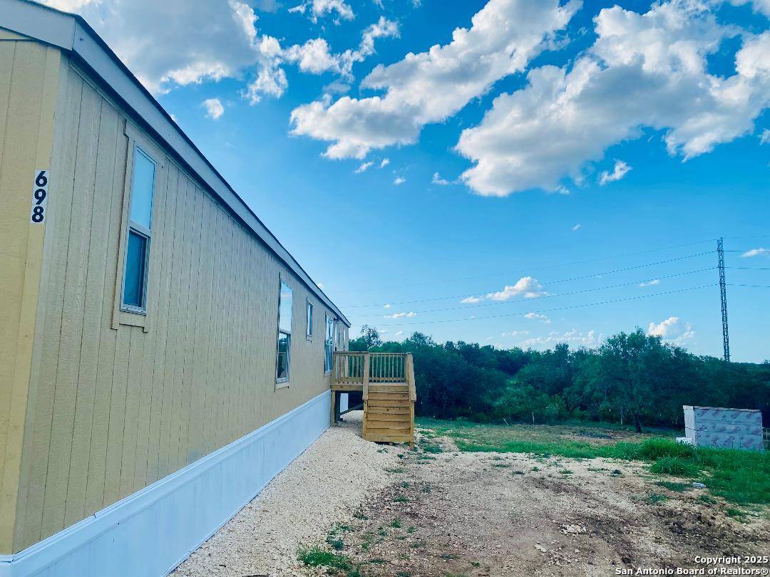Devine, TX 78016,698 Forest Creek