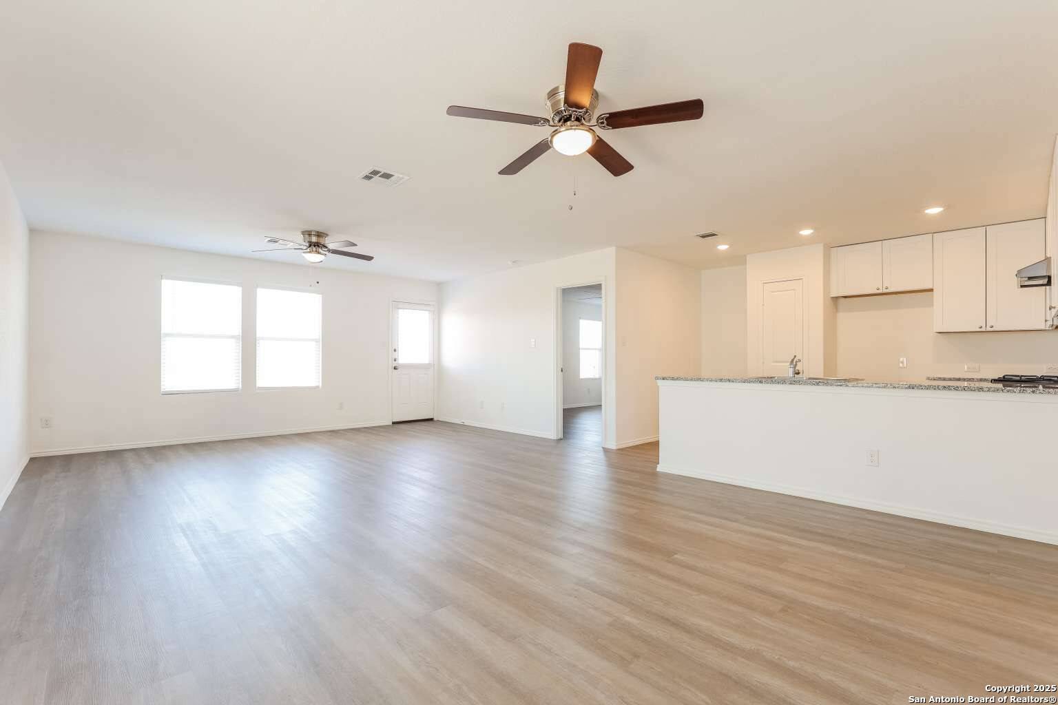 Converse, TX 78109,10635 Vinateros