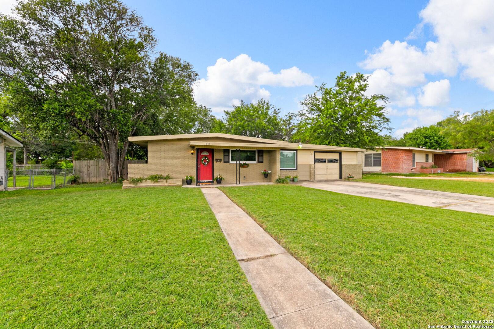 San Antonio, TX 78216,250 Sprucewood