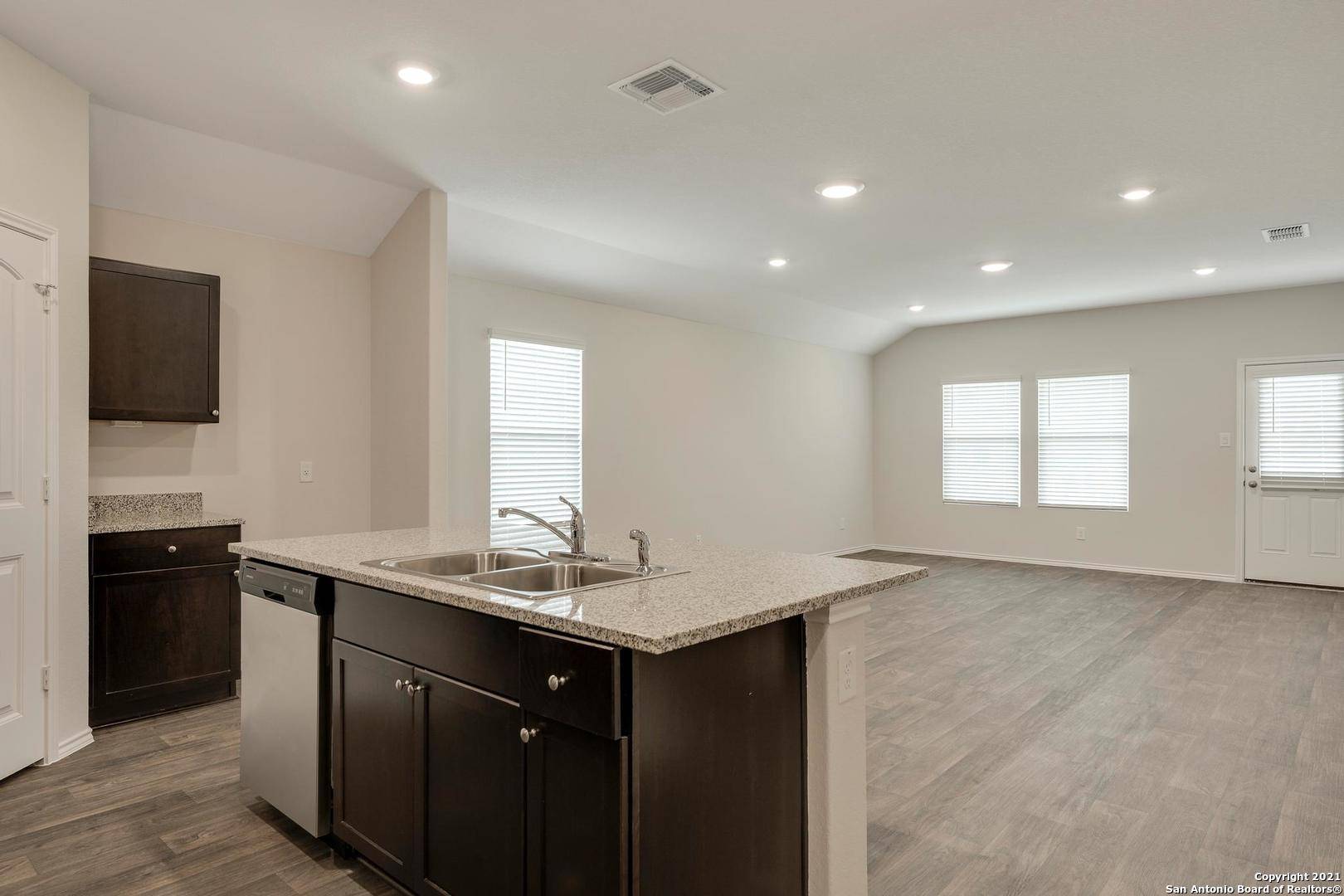 Seguin, TX 78155,728 ARMADILLO DR