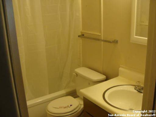 Converse, TX 78109-1307,103 AVENUE F UNIT A