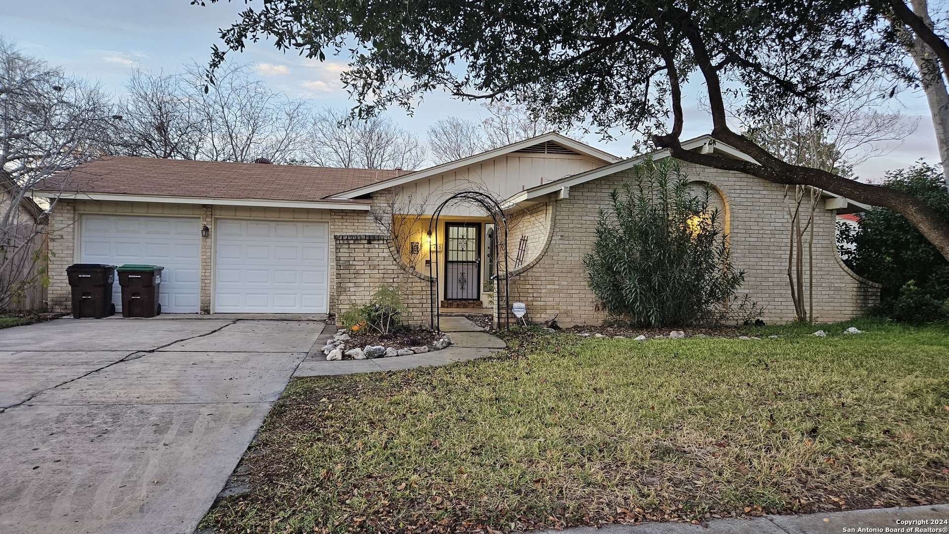 San Antonio, TX 78240,7415 horse tail