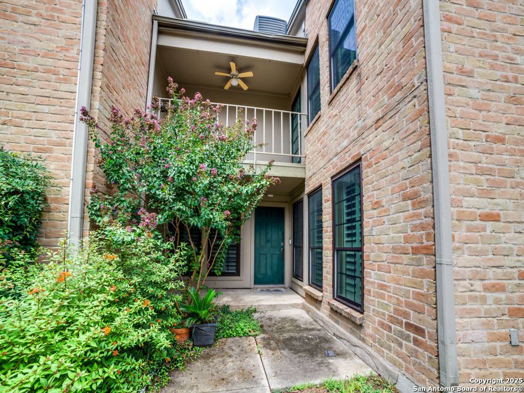 San Antonio, TX 78229,7711 Callaghan UNIT 302