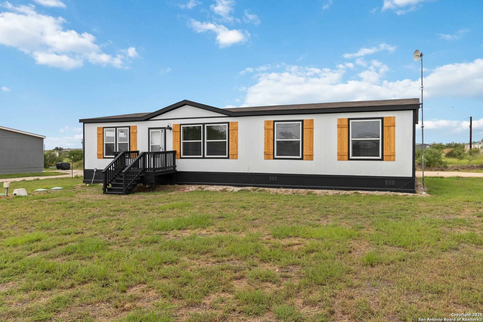 Hondo, TX 78861,176 county road 4631