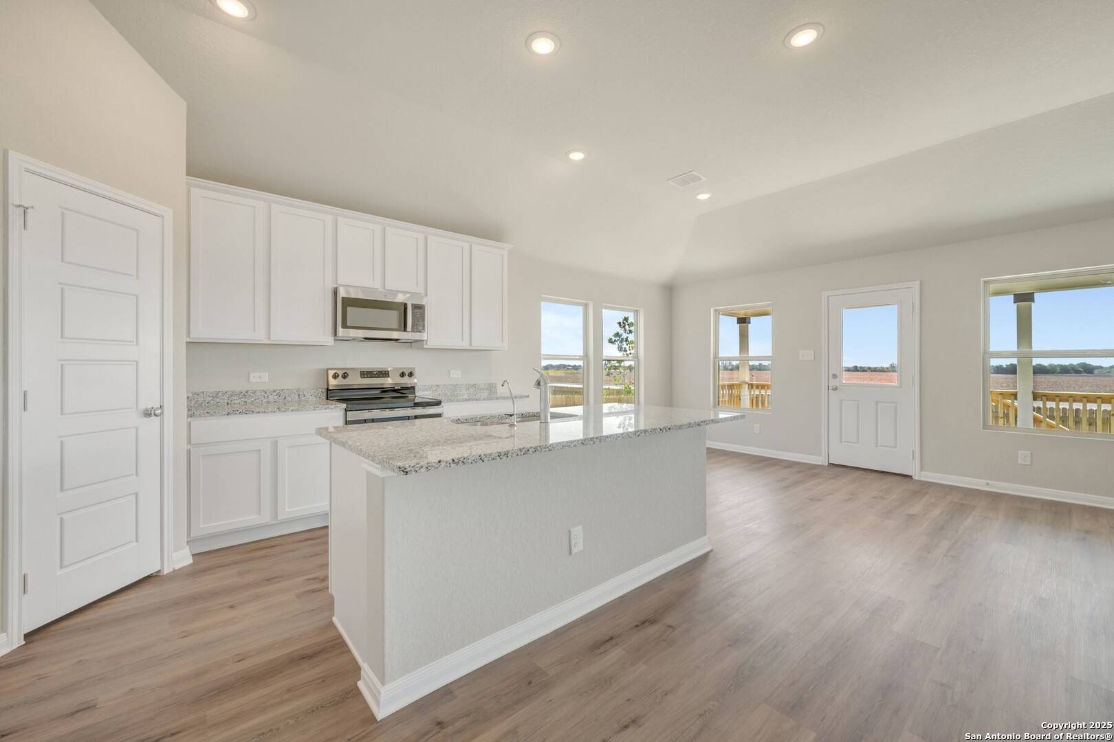 Seguin, TX 78155,1153 Limestone Ridge