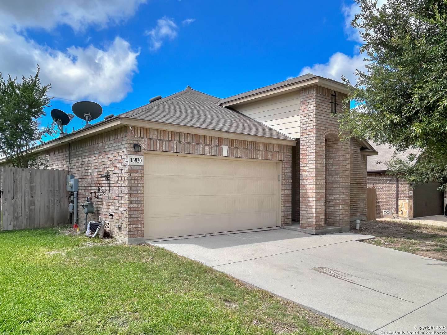 Live Oak, TX 78233,13820 Blakeville