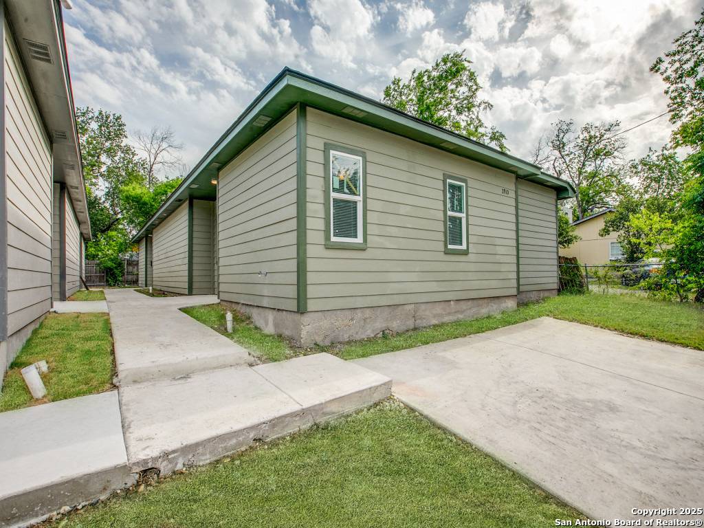 San Antonio, TX 78207,2910 Laredo