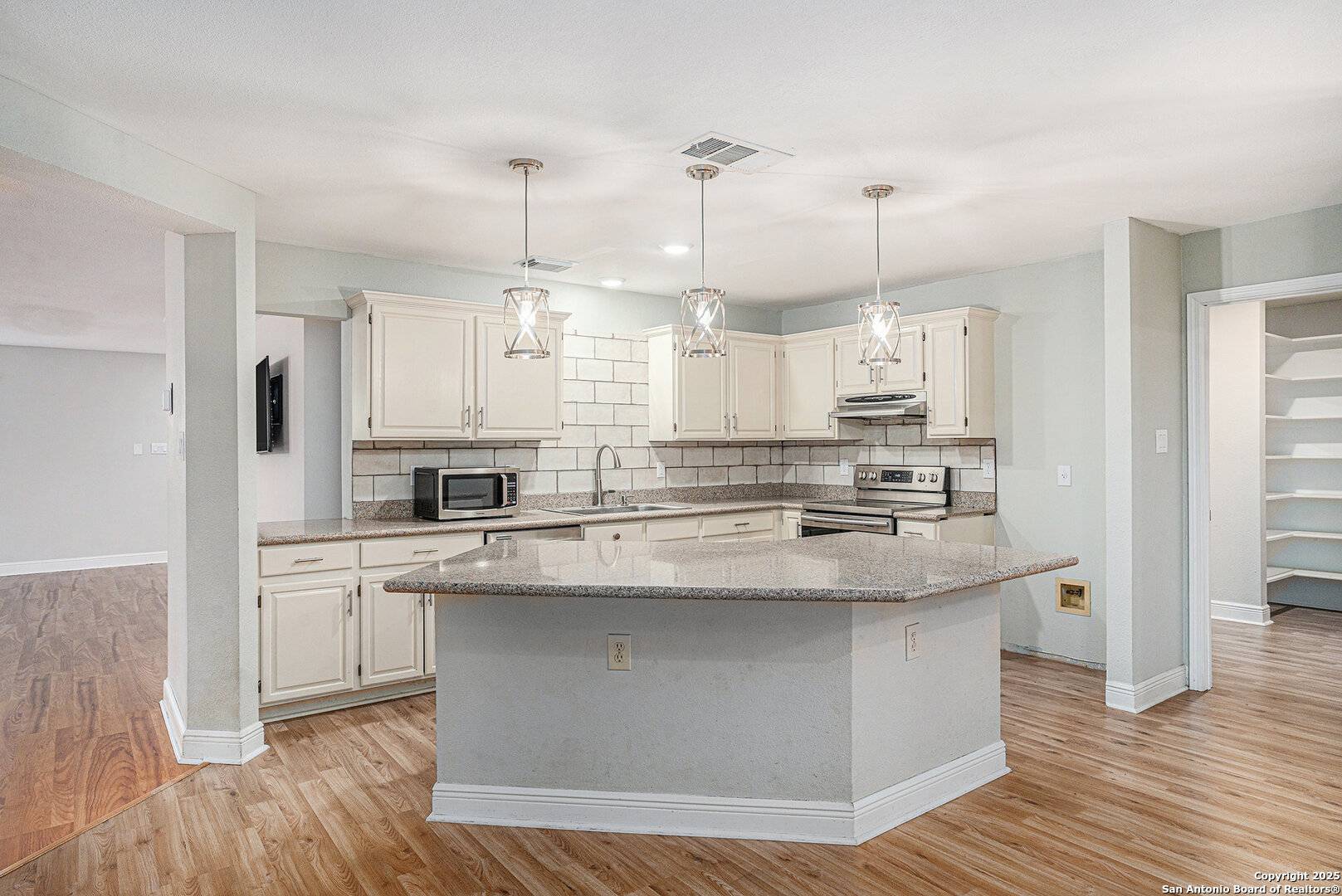 San Antonio, TX 78249,6322 Regency Mnr