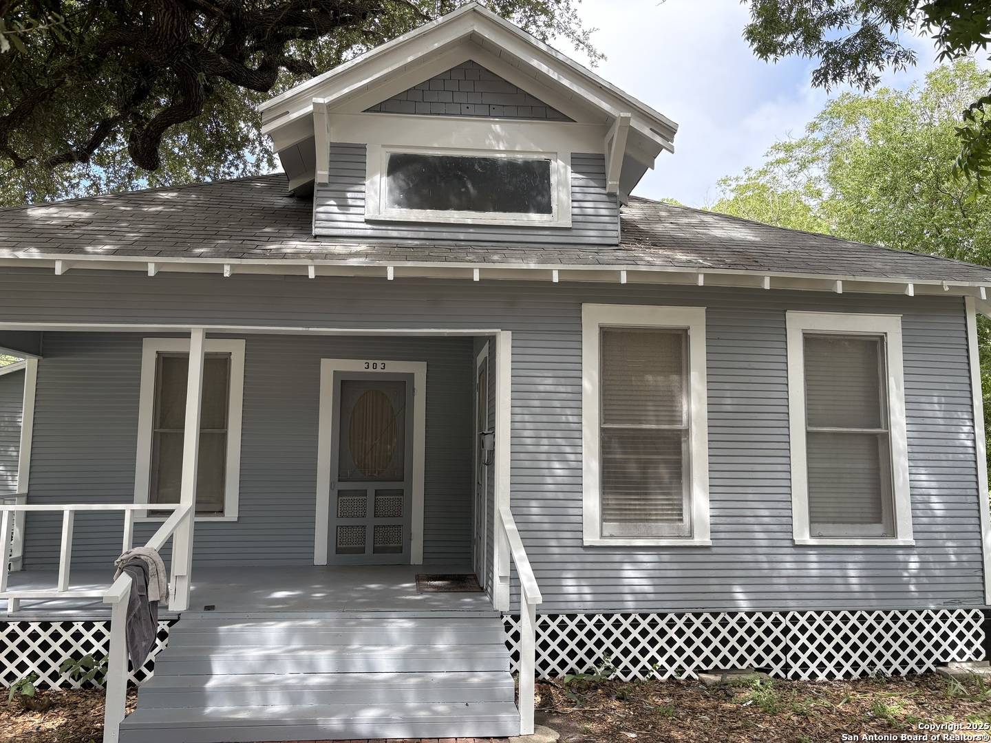 Kenedy, TX 78119-2319,303 4TH ST