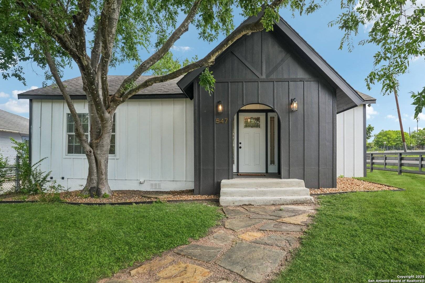 San Antonio, TX 78210,547 Rigsby