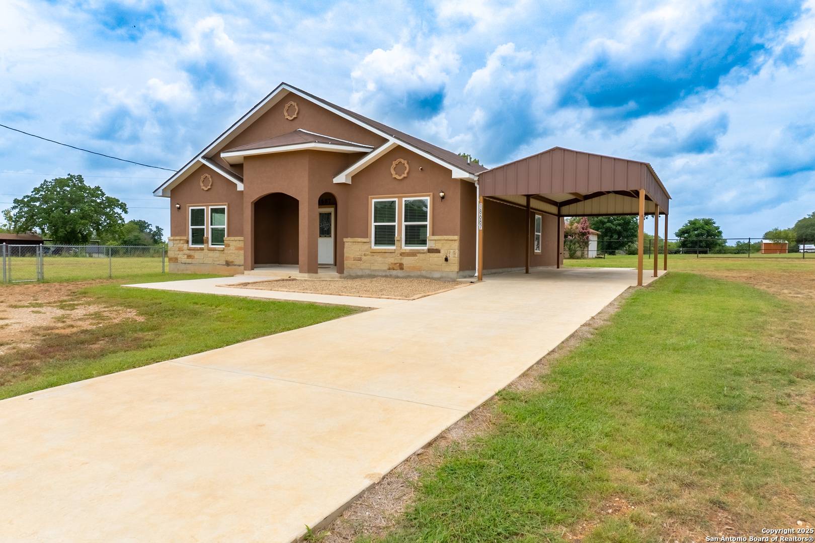 Lytle, TX 78052,18687 Rolling Meadow