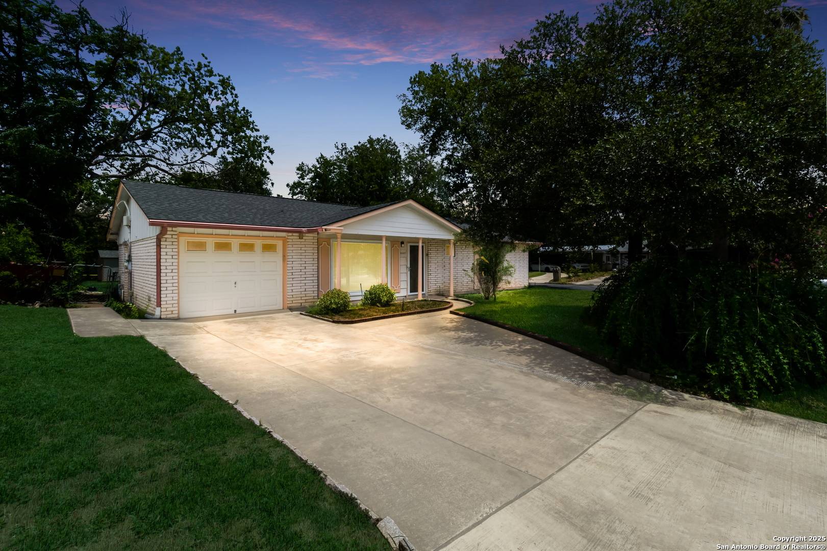 San Antonio, TX 78219-2525,3667 VERSAILLES DR
