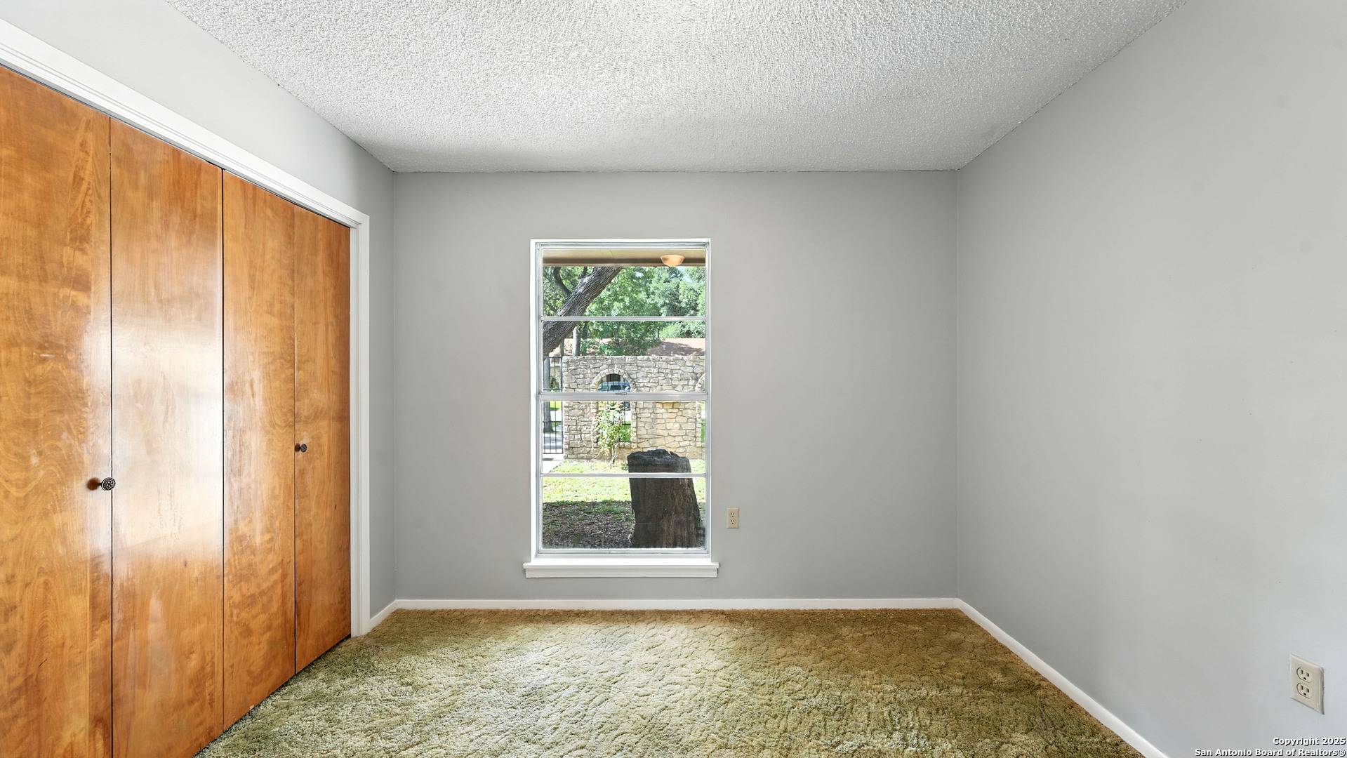 Seguin, TX 78155,162 Lone Oak
