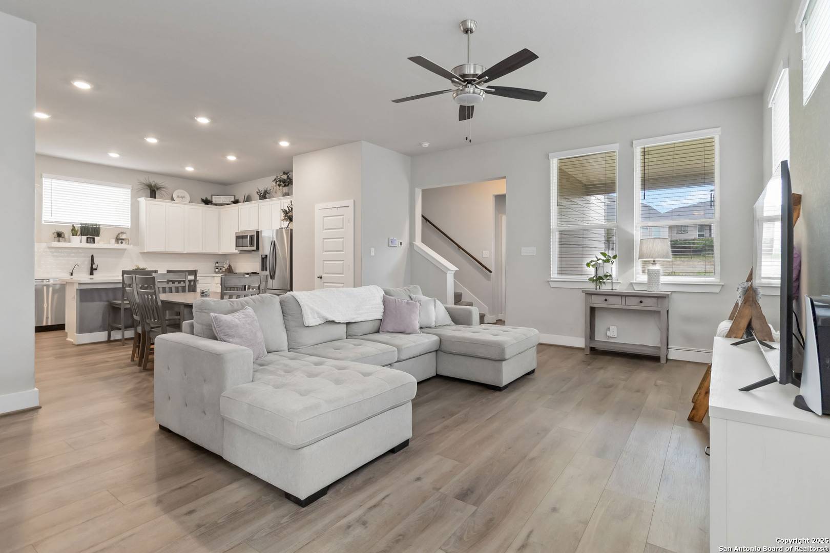 San Antonio, TX 78266,5618 Holly Hollow