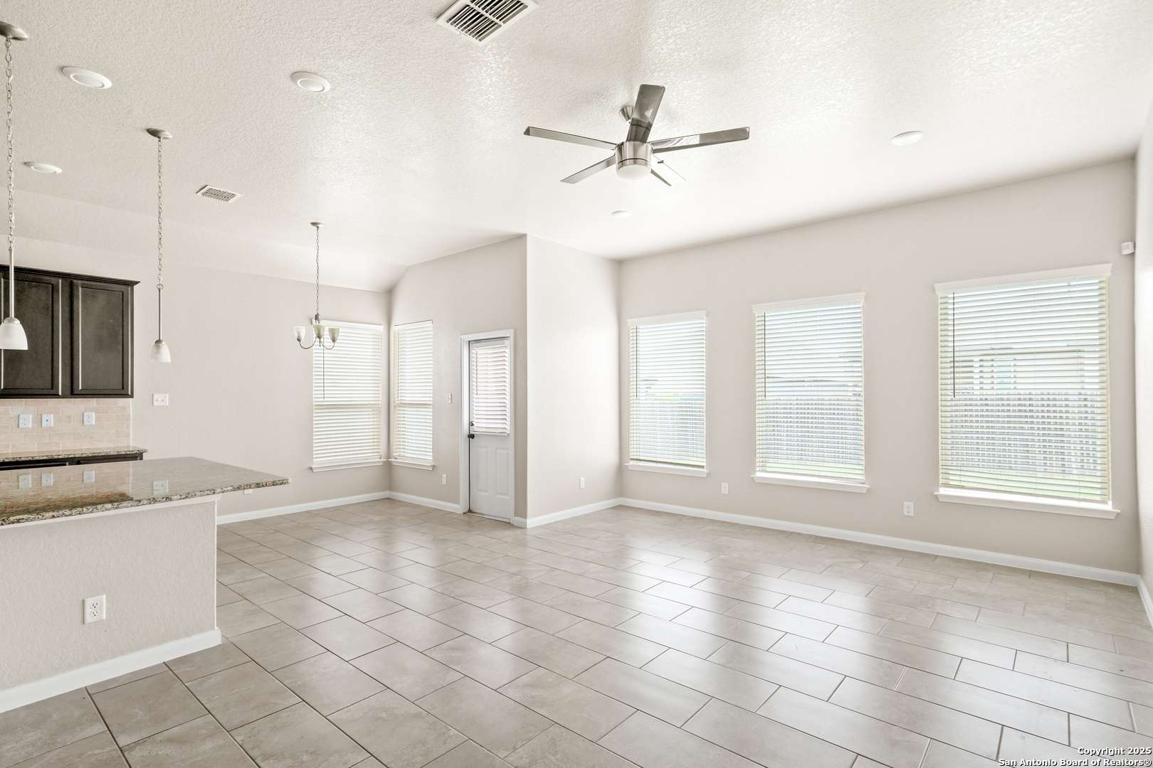Converse, TX 78109,8132 Chasemont Ct.