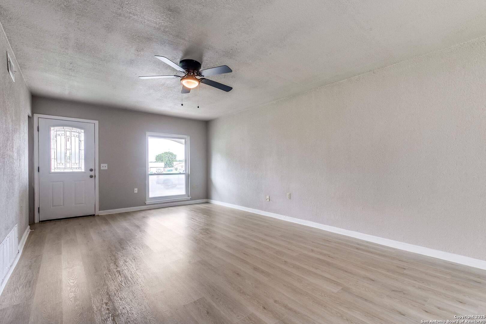 Live Oak, TX 78233,7622 Gnarled Oak