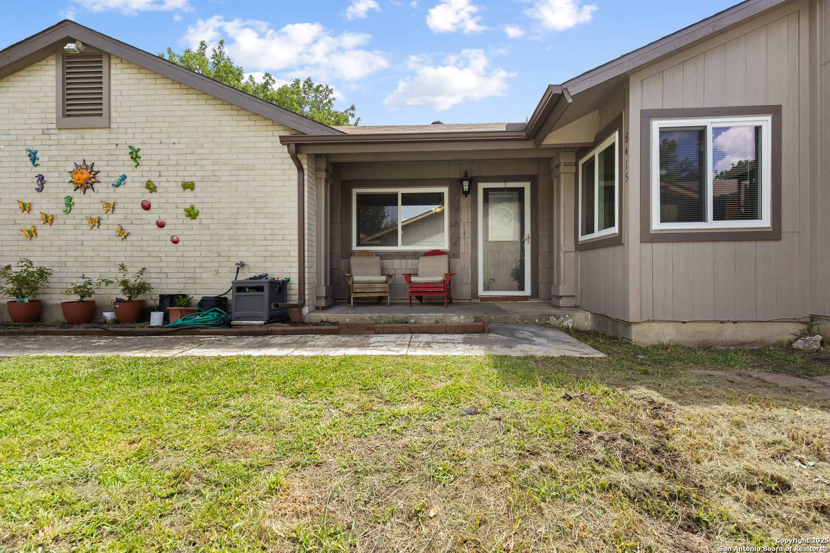 Converse, TX 78109,8415 Clear Meadow