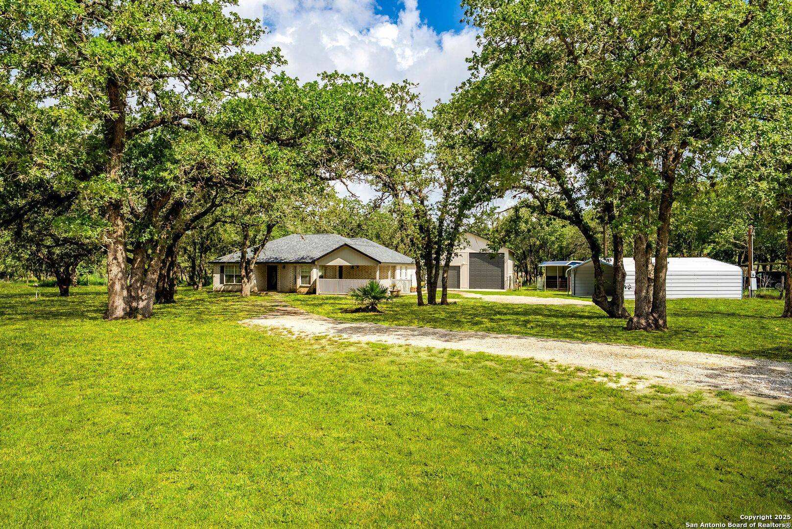 Floresville, TX 78114,411 Shannon Ridge Dr