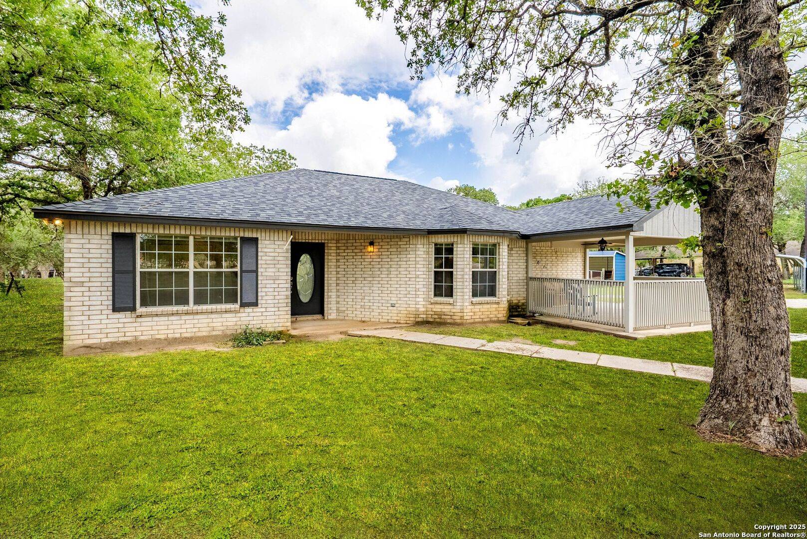 Floresville, TX 78114,411 Shannon Ridge Dr