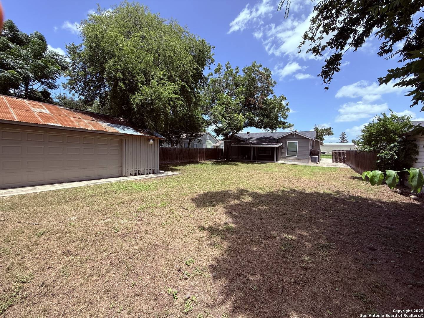 San Antonio, TX 78201,2222 W Huisache